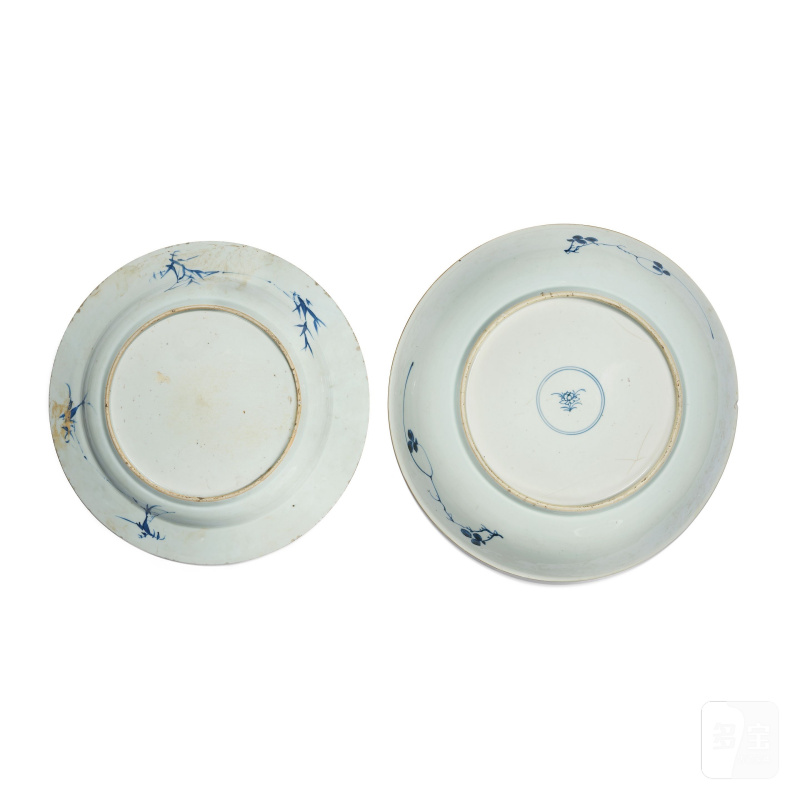 清康熙 青花人物風景圖盤及青花花卉紋盤 | A LARGE BLUE AND WHITE 'LANDSCAPE' DISH AND A BLUE AND WHITE 'PEONIES' DISH - 图2
